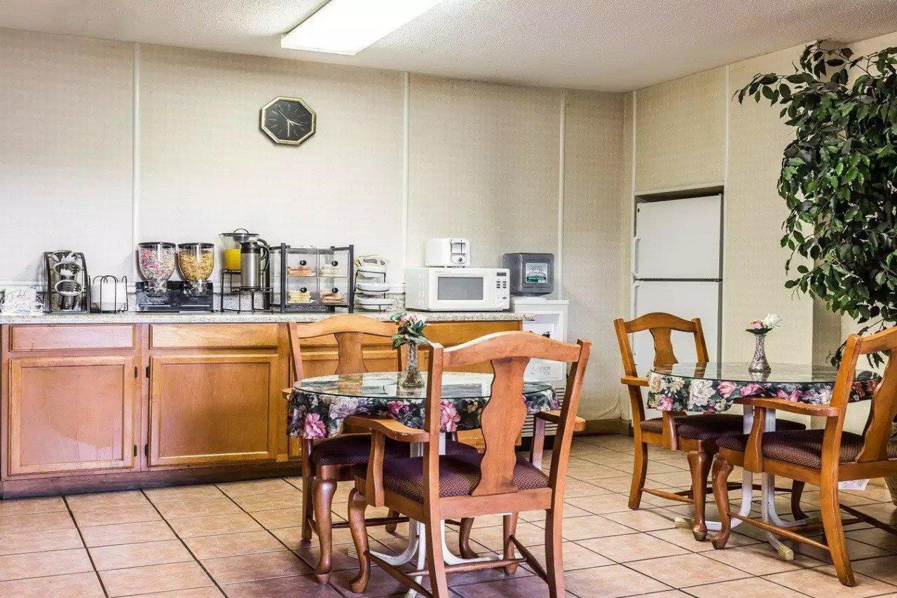 Econo Lodge Inn & Suites Matthews - Charlotte Экстерьер фото
