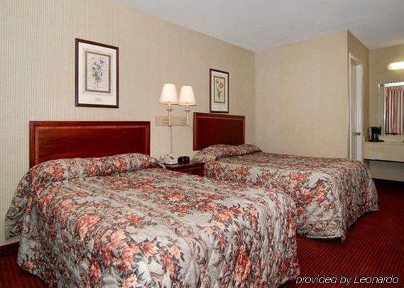 Econo Lodge Inn & Suites Matthews - Charlotte Номер фото