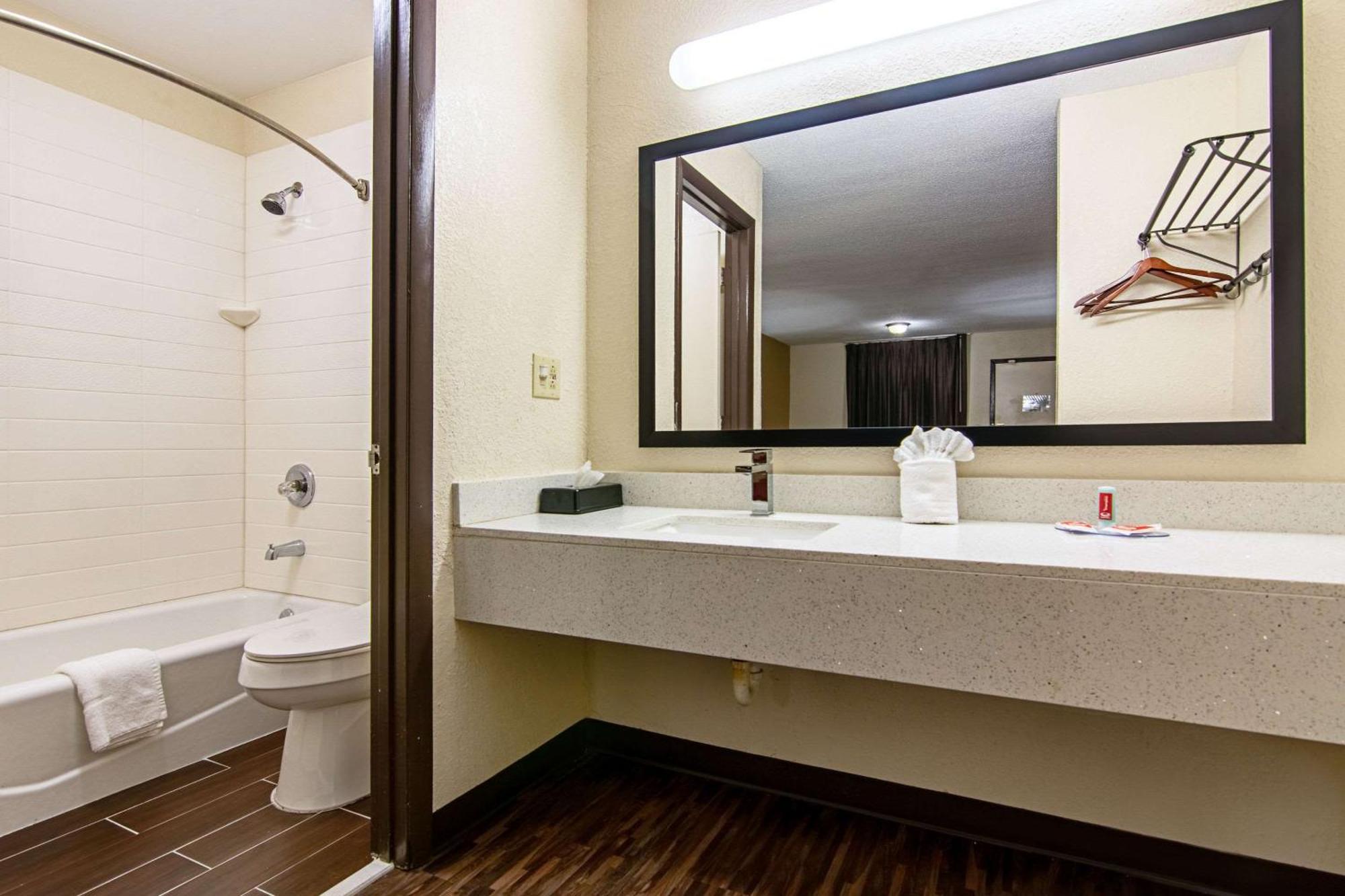 Econo Lodge Inn & Suites Matthews - Charlotte Экстерьер фото