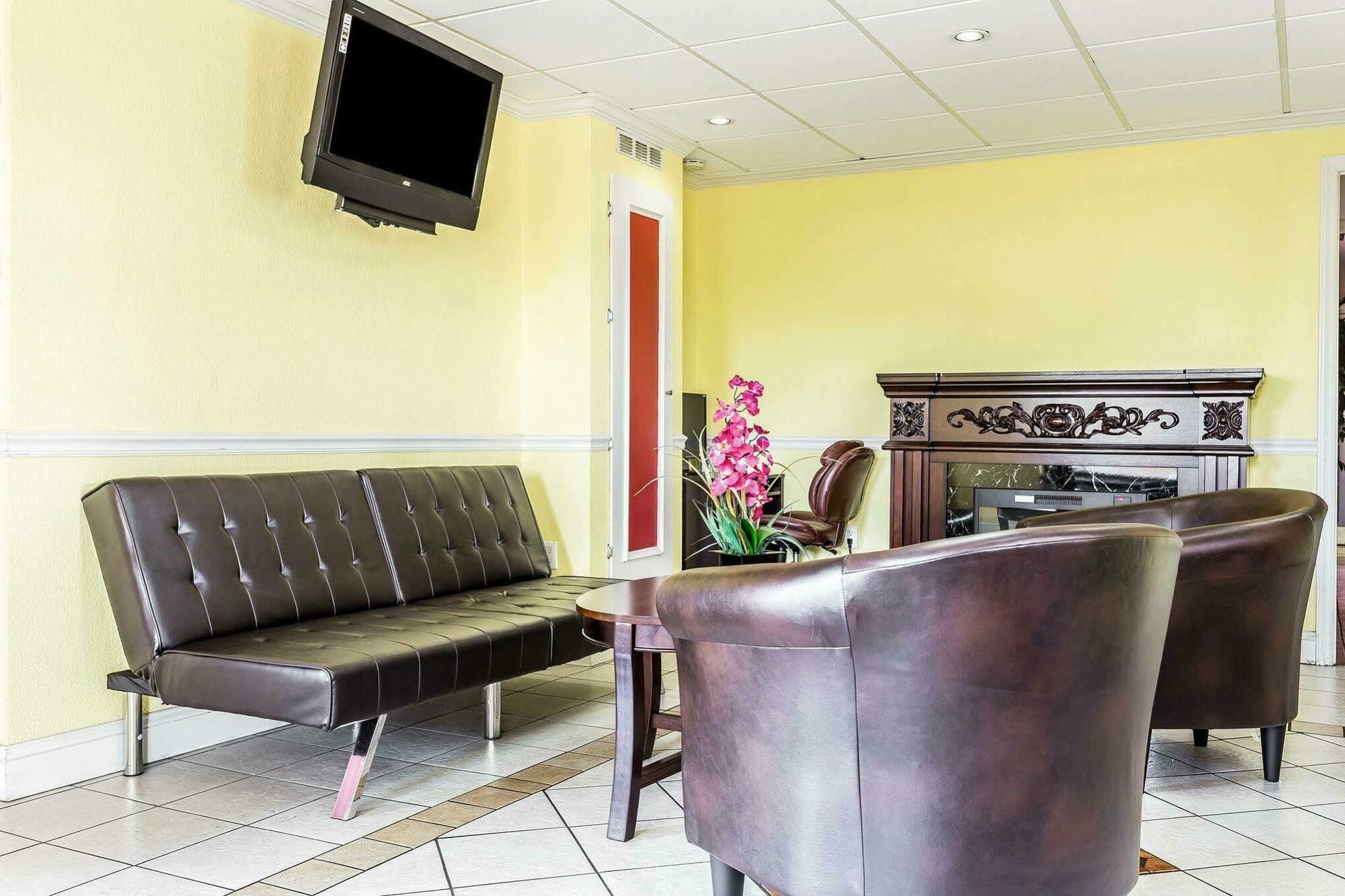 Econo Lodge Inn & Suites Matthews - Charlotte Экстерьер фото