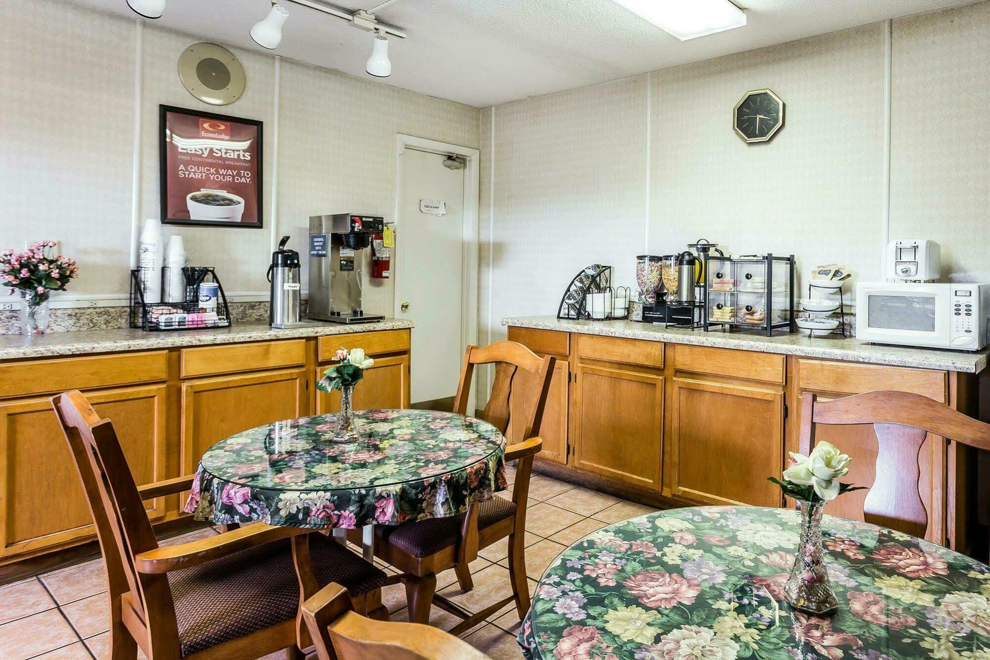 Econo Lodge Inn & Suites Matthews - Charlotte Экстерьер фото