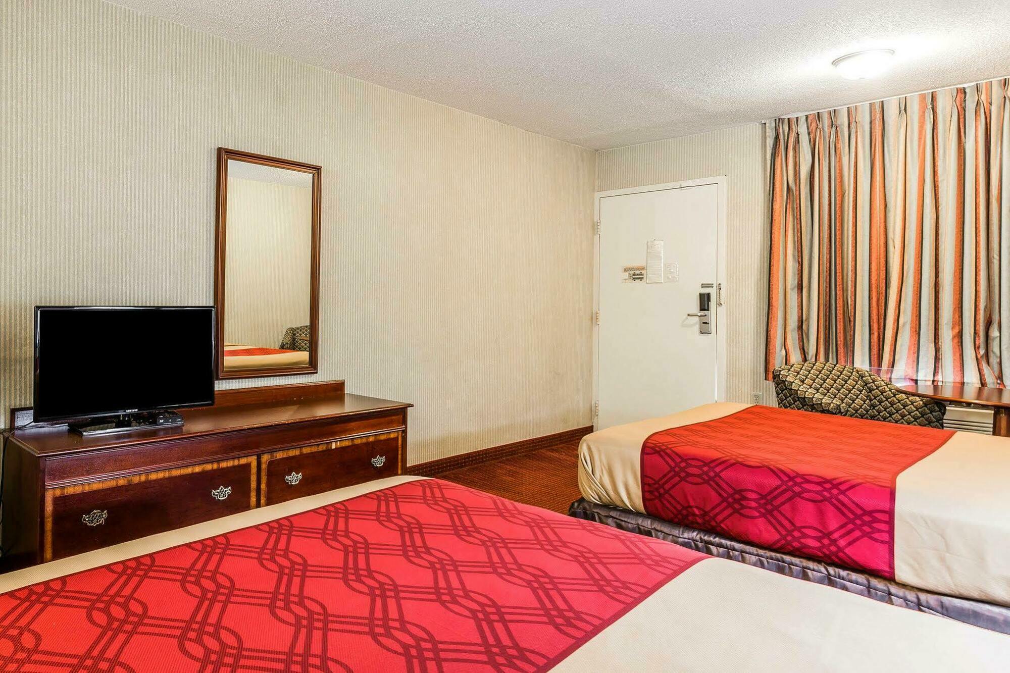 Econo Lodge Inn & Suites Matthews - Charlotte Экстерьер фото