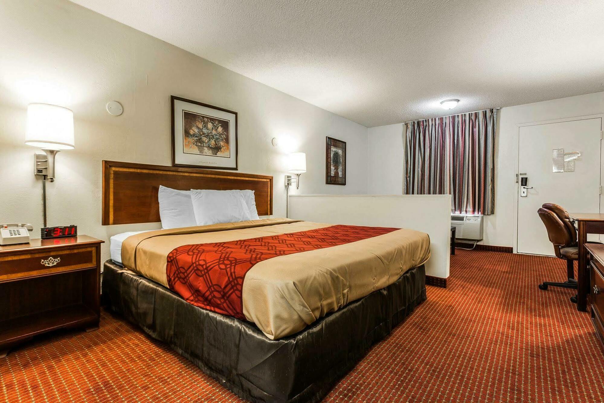 Econo Lodge Inn & Suites Matthews - Charlotte Экстерьер фото