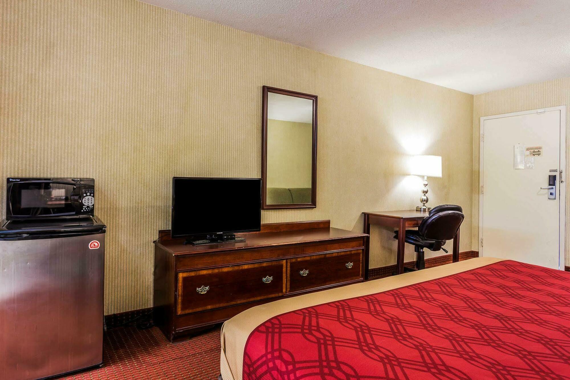 Econo Lodge Inn & Suites Matthews - Charlotte Экстерьер фото