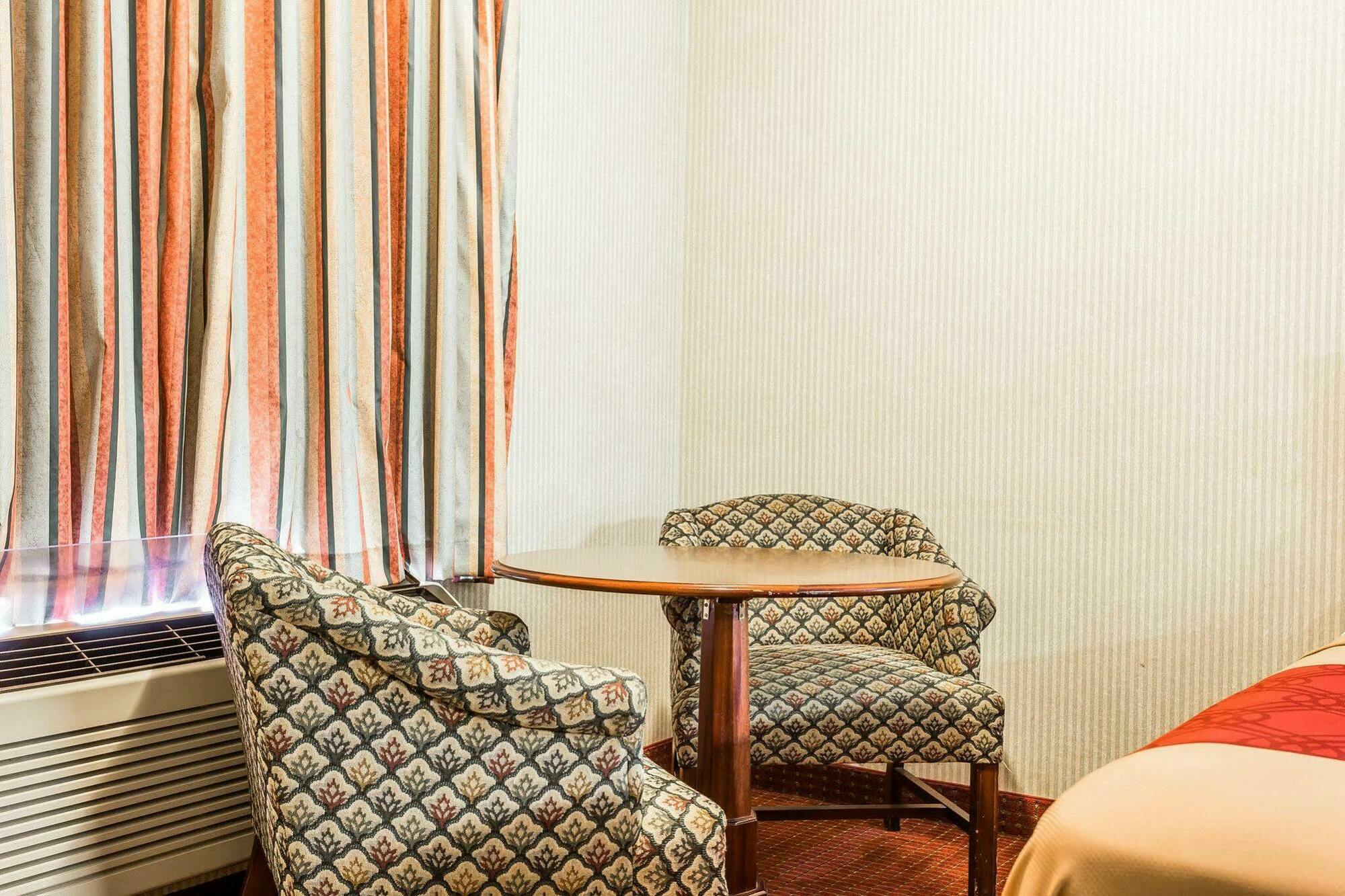 Econo Lodge Inn & Suites Matthews - Charlotte Экстерьер фото